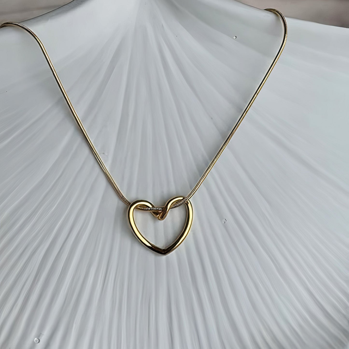 Elegant Gold Heart Pendant Necklace for Women | Minimalist Jewelry Gift