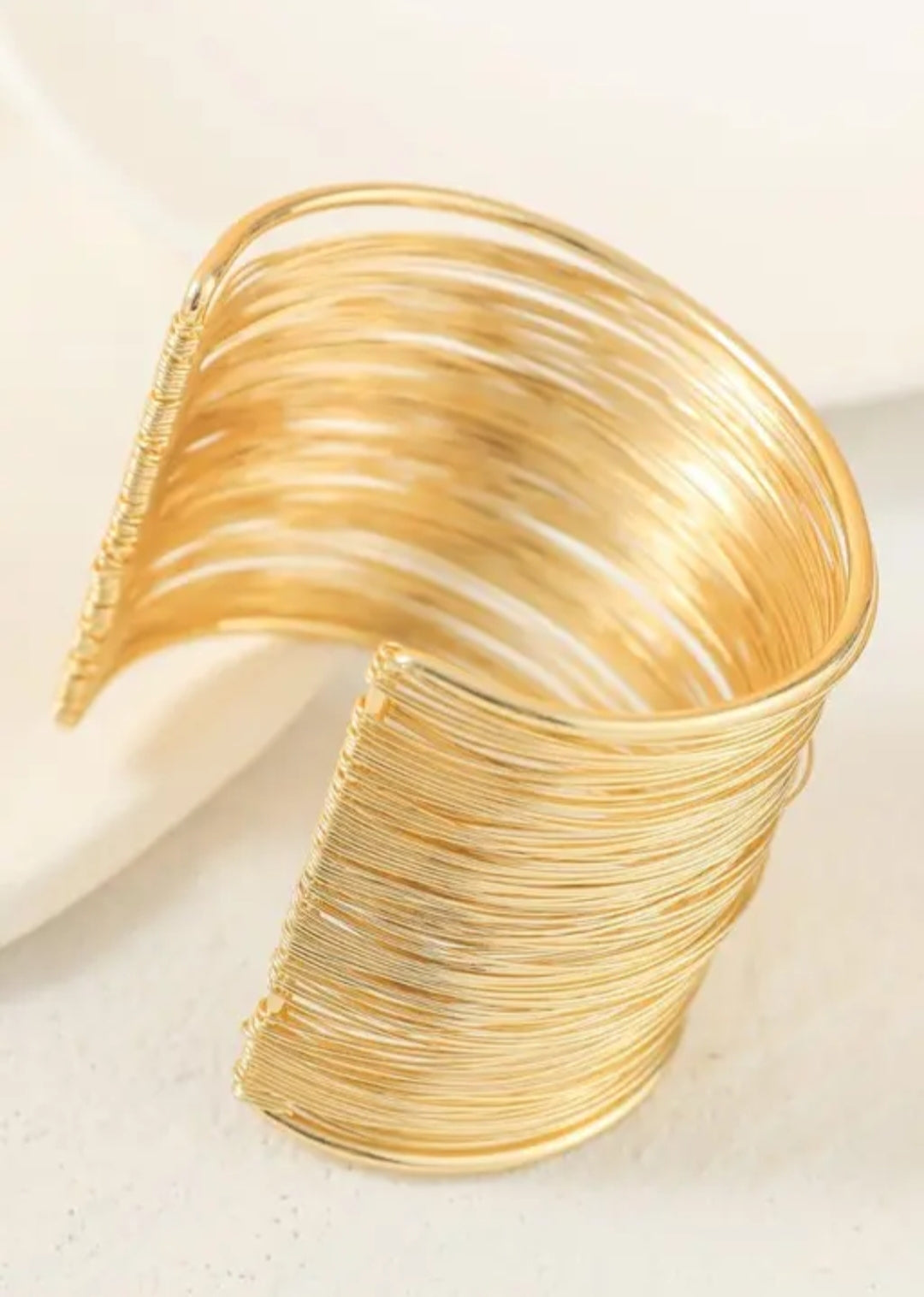 Elegant Gold Wire Cuff Bracelet–Statement Jewelry for Women