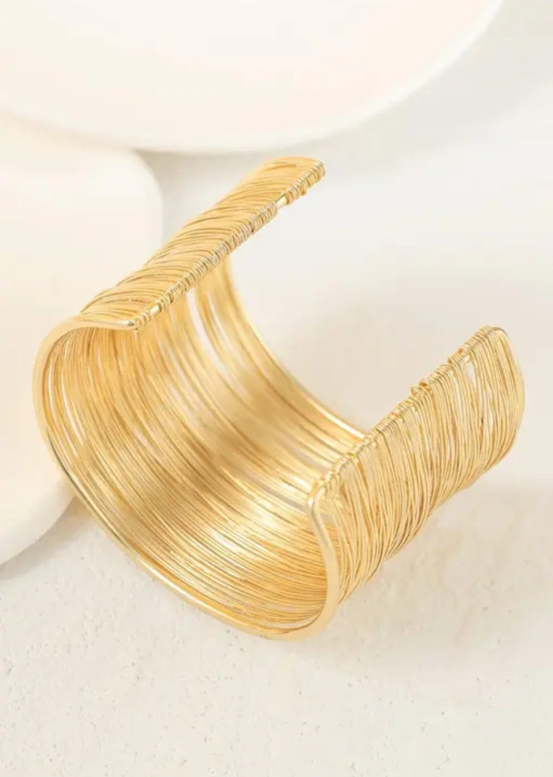 Elegant Gold Wire Cuff Bracelet–Statement Jewelry for Women