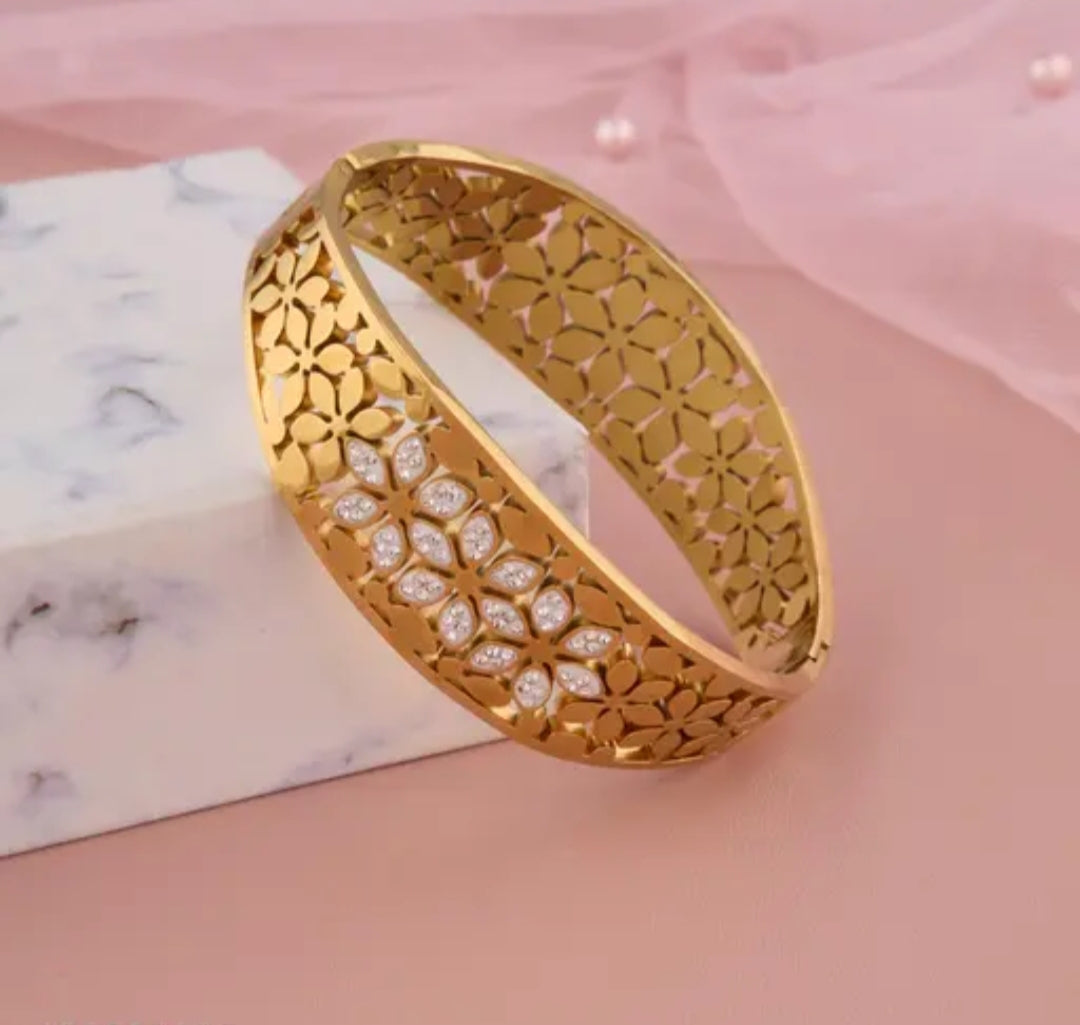 Gold Floral Cutwork Bangle with CZ Stones – Elegant Jewelry