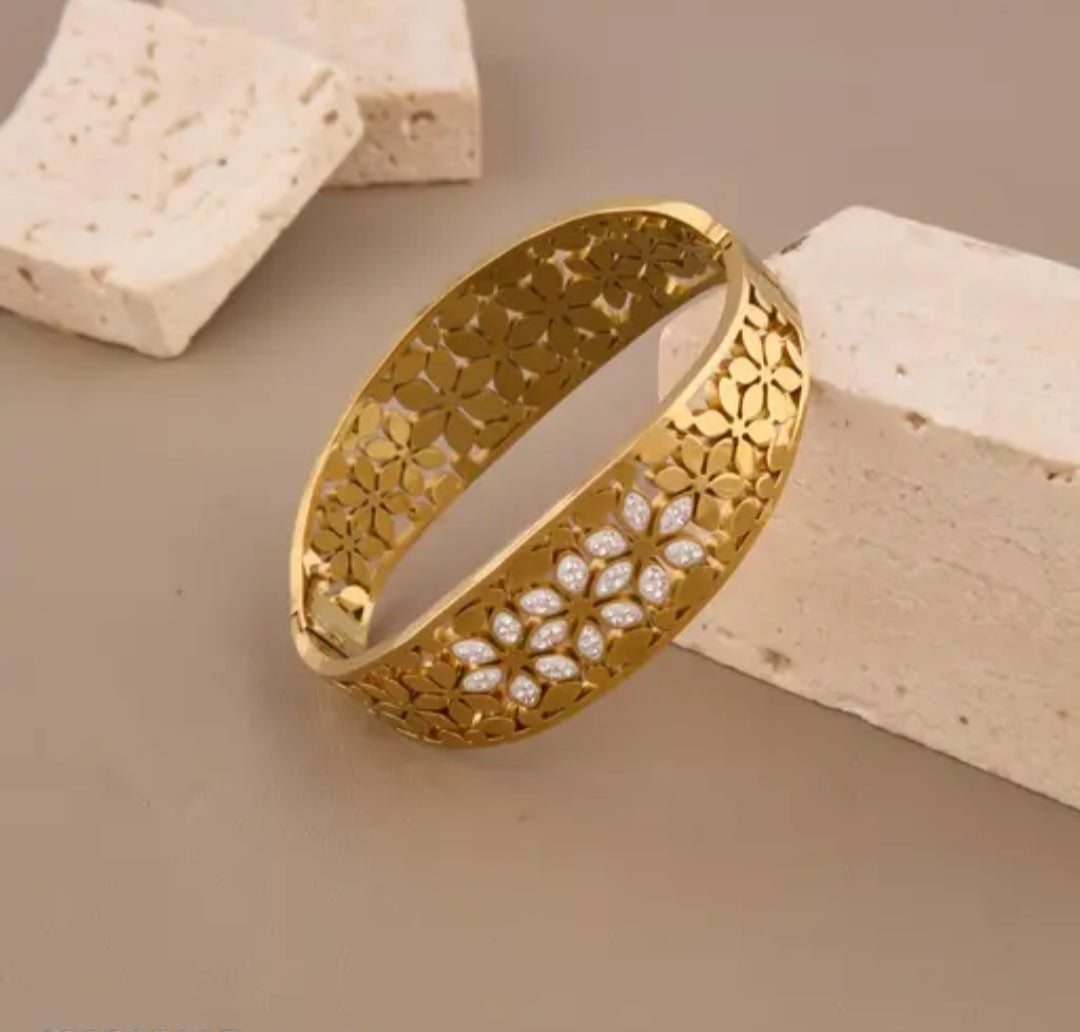 Gold Floral Cutwork Bangle with CZ Stones – Elegant Jewelry