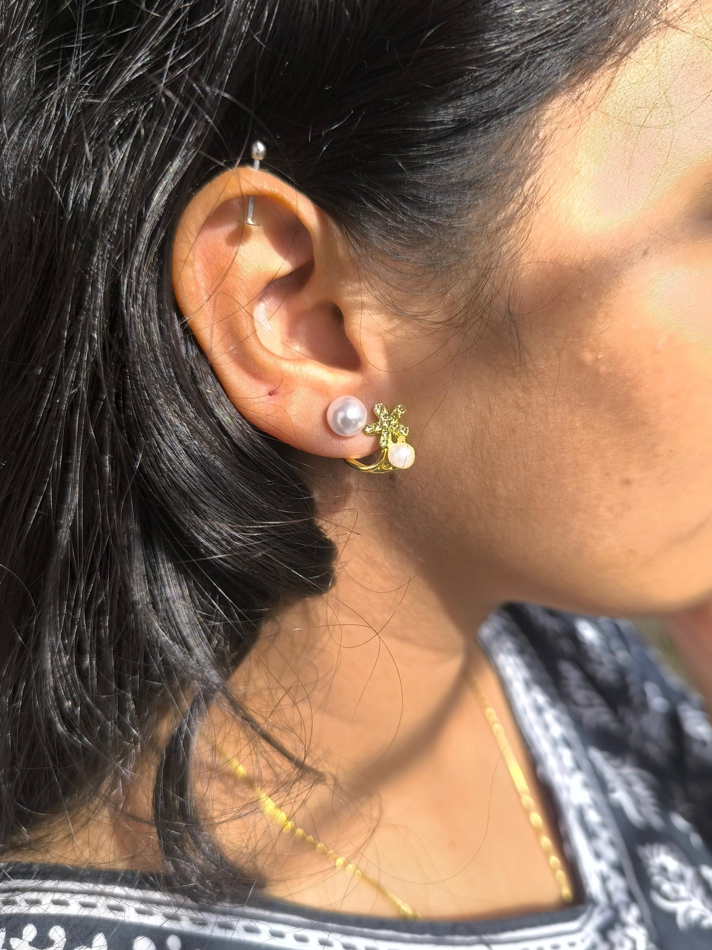 Gold-Plated Floral Pearl Earrings – Elegant Crystal Blossom Design