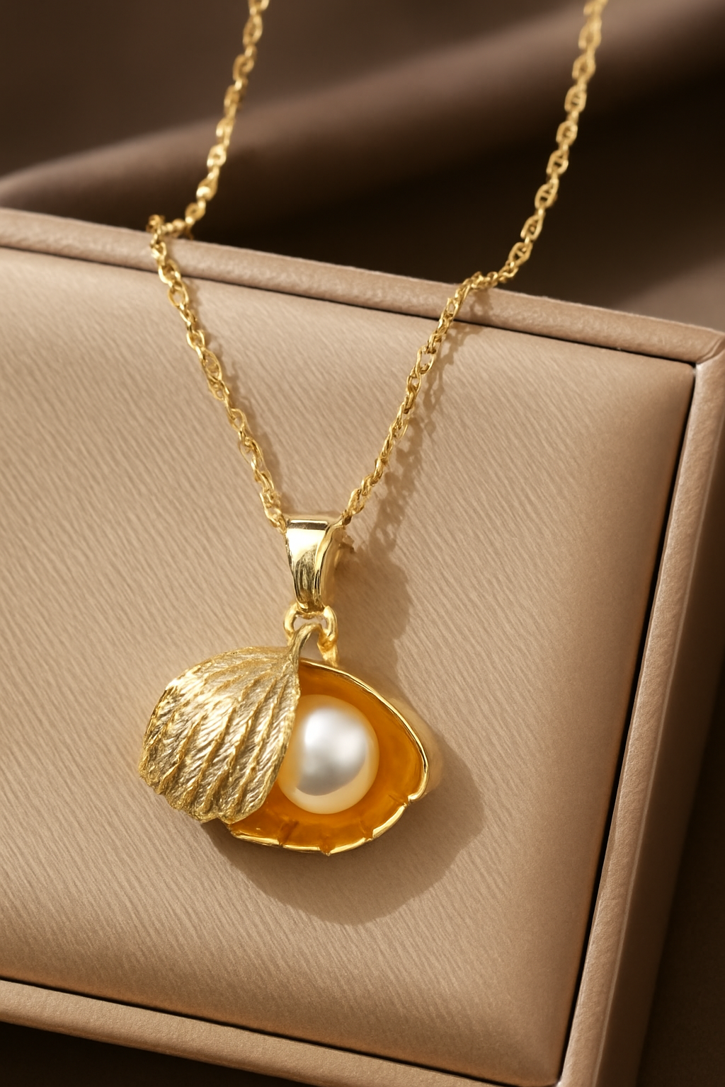 Rose Gold Oyster shell pearl pendant necklace for women